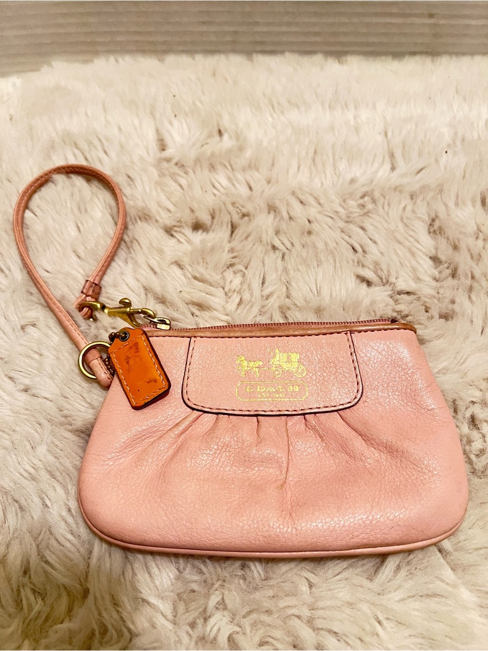 VGUC. Coach Madison pleated leather blush pink wristlet.